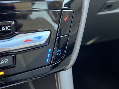 Used 2023 Ford Explorer Platinum w/ Technology Package image 27