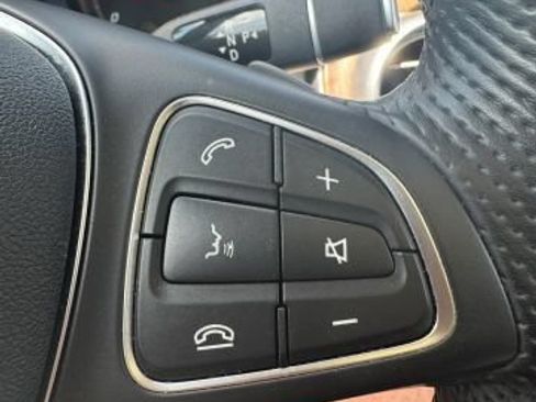 Used 2018 Mercedes-Benz GLC 300 4MATIC w/ Multimedia Package image 10