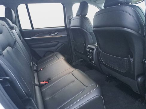 Certified 2024 Jeep Grand Cherokee Limited w/ Black Appearance Package image 12