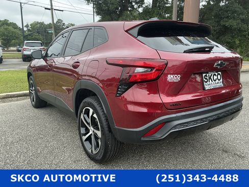 Used 2024 Chevrolet Trax RS FWD image 3
