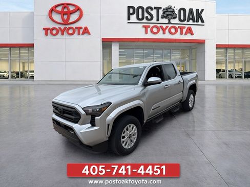 Used 2025 Toyota Tacoma SR5 AWD/4WD image 6