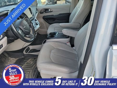 Used 2021 Chrysler Pacifica Touring-L w/ Premium & Safety Sphere Group AWD/4WD image 9