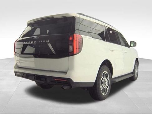 Used 2025 Ford Expedition Active AWD/4WD image 7