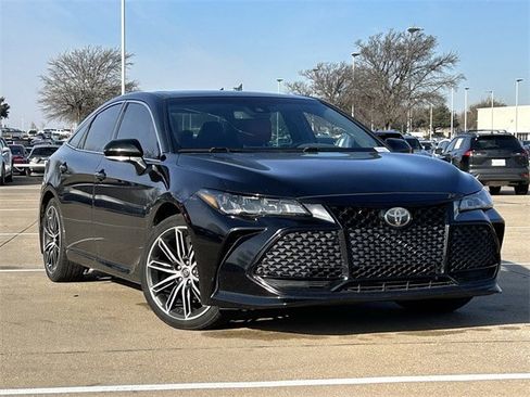 Used 2019 Toyota Avalon image 2