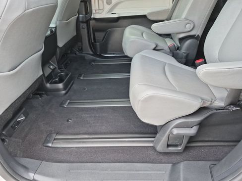 Certified 2026 Toyota Sienna XLE AWD/4WD image 22