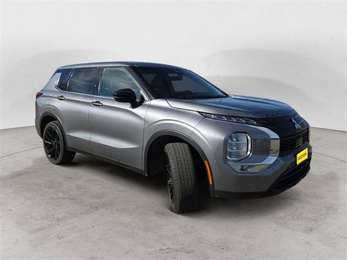 Used 2023 Mitsubishi Outlander SE Black Edition image 7