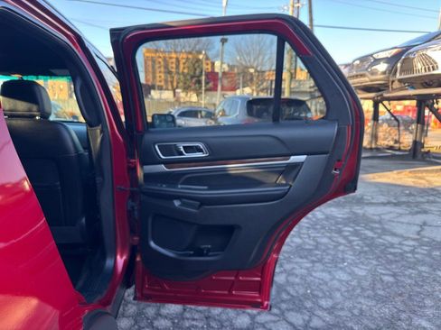 Used 2017 Ford Explorer Limited image 14
