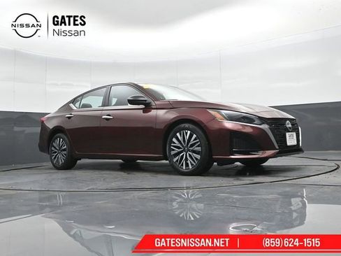 Used 2025 Nissan Altima 2.5 SV image 36