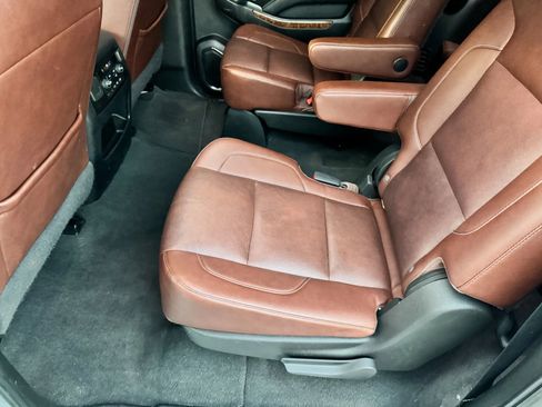 Used 2020 Chevrolet Suburban Premier w/ Premier Plus Edition image 24