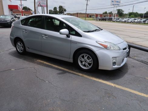 Used 2011 Toyota Prius Two FWD image 2