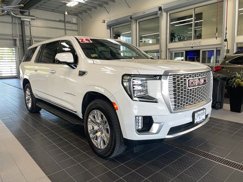Used 2024 GMC Yukon XL Denali AWD/4WD image 1