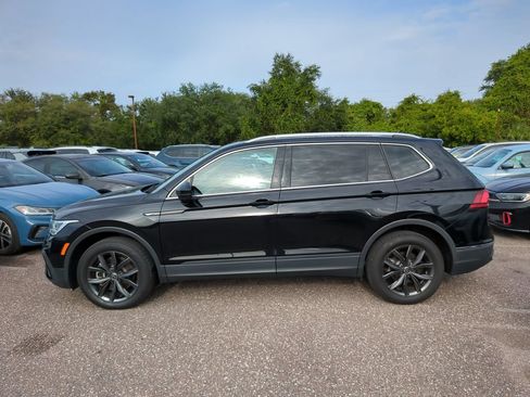 Certified 2023 Volkswagen Tiguan SE w/ Panoramic Sunroof Package FWD image 3