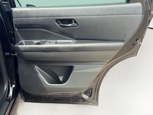Used 2025 Nissan Pathfinder SV AWD/4WD image 31
