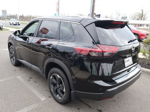 Certified 2025 Nissan Rogue SV image 7