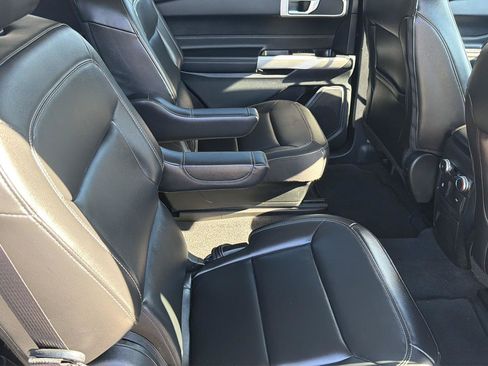 Used 2022 Ford Explorer XLT w/ Equipment Group 202A AWD/4WD image 33