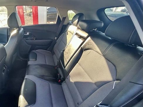 Used 2020 Kia Niro EX image 8