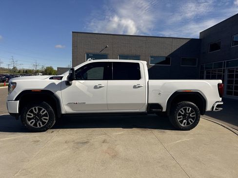 Used 2021 GMC Sierra 2500 AT4 w/ AT4 Premium Plus Package AWD/4WD image 3