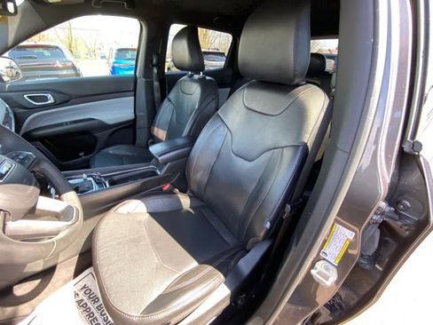 Used 2023 Jeep Compass Latitude AWD/4WD image 9
