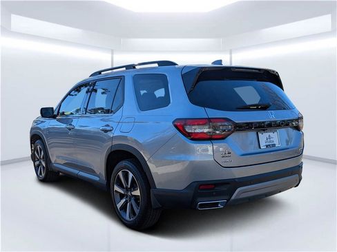 Used 2024 Honda Pilot Touring image 5