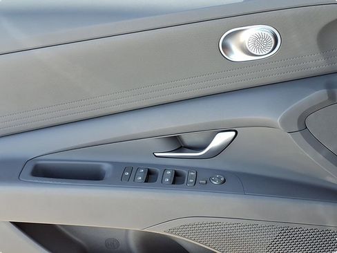 Used 2024 Hyundai Elantra SEL image 15