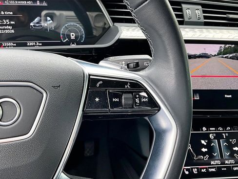 Used 2022 Audi e-tron Premium Plus w/ Premium Plus Package image 25