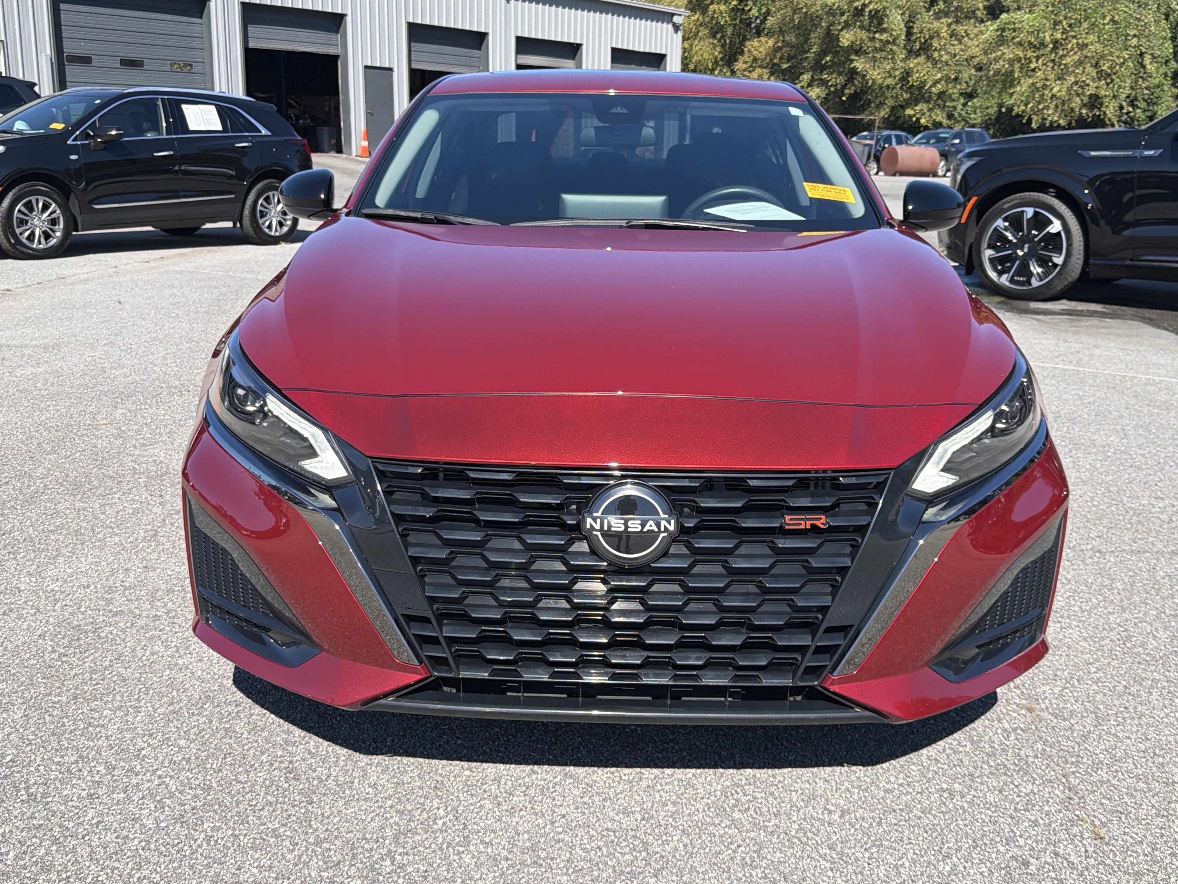 Used 2023 Nissan Altima 2.5 SR w/ SR Premium Package FWD image 2
