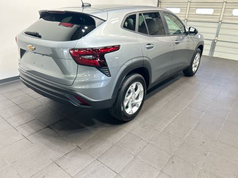 New 2026 Chevrolet Trax LS w/ LS Convenience Package FWD image 3