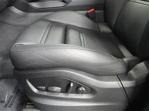 Certified 2025 Porsche Cayenne S image 23