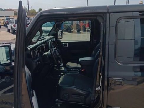 Used 2021 Jeep Gladiator Sport image 10