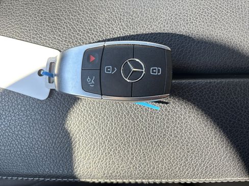 Used 2020 Mercedes-Benz GLB 250 4MATIC image 35