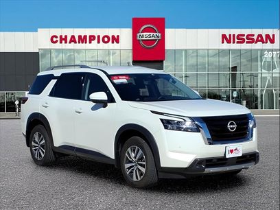 Used 2024 Nissan Pathfinder SL w/ Cargo Package