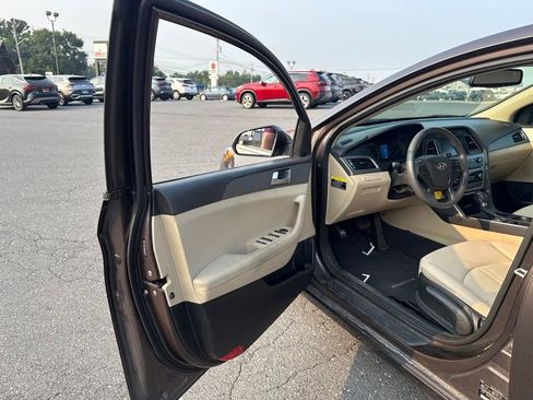 Used 2017 Hyundai Sonata SE FWD image 9