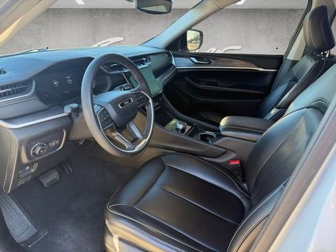 Used 2024 Jeep Grand Cherokee L Limited w/ Black Appearance Package image 19