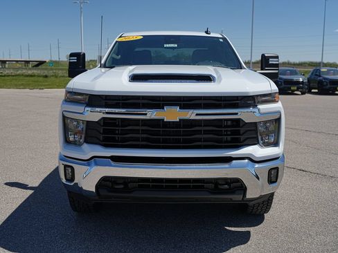 Used 2025 Chevrolet Silverado 2500 LT w/ Convenience Package AWD/4WD image 2