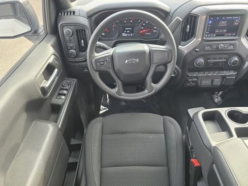 Used 2025 Chevrolet Silverado 1500 Custom Trail Boss w/ LPO, Dark Essentials Package image 4