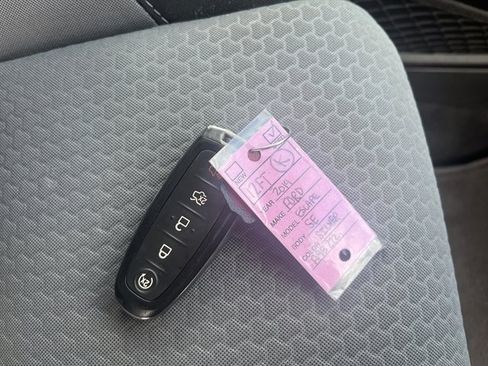 Used 2019 Ford Escape SE image 36