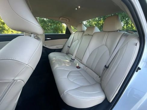 Used 2021 Toyota Avalon XLE w/ Moonroof Package FWD image 38