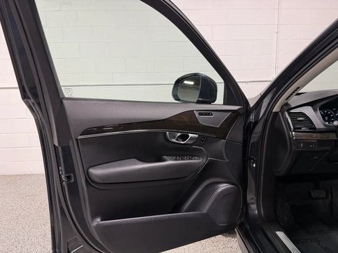 Used 2017 Volvo XC90 T6 Momentum AWD/4WD image 9