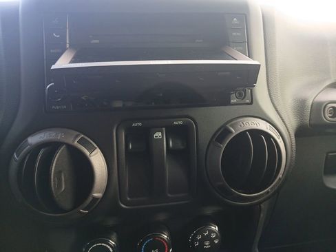 Used 2016 Jeep Wrangler Sport image 25