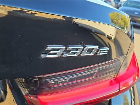 Used 2023 BMW 330e image 12