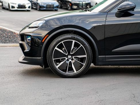 Used 2024 Porsche Macan 4 Electric image 8