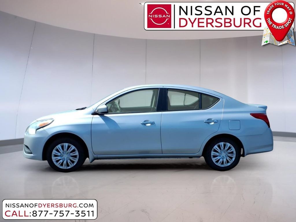 Used 2015 Nissan Versa SV FWD image 5