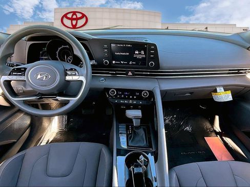 Used 2023 Hyundai Elantra Blue image 15