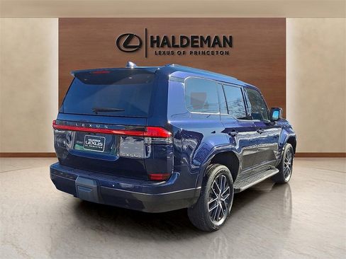 Used 2025 Lexus GX 550 image 5