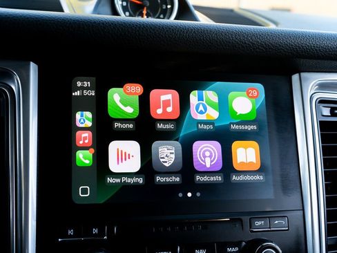 Used 2018 Porsche Macan image 42