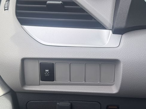 Used 2015 Toyota Sienna LE FWD image 35