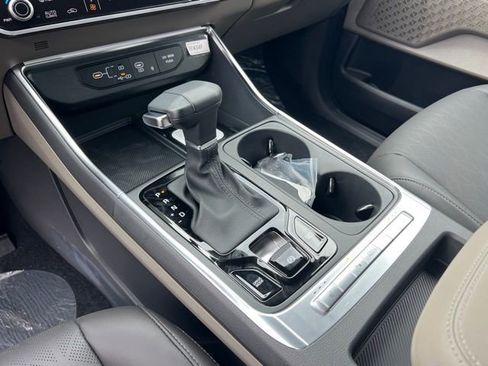 New 2026 Kia Carnival EX FWD image 21