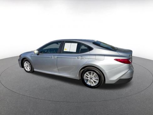 Used 2025 Toyota Camry LE image 11