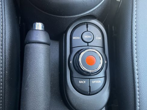 Used 2022 MINI Cooper 4-Door Hardtop FWD image 25