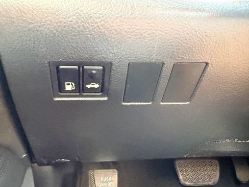 Used 2011 Toyota Avalon FWD image 25